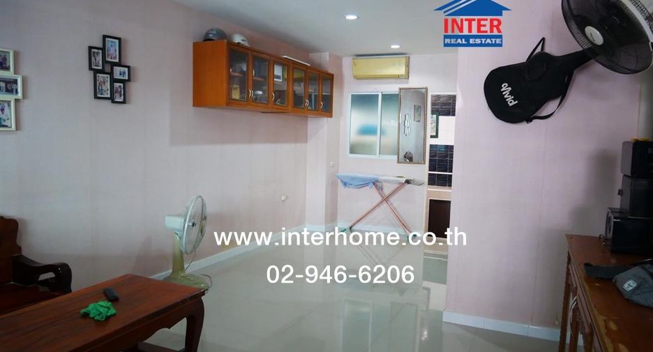 For sale 4 bedrooms townhouse in Prawet, Bangkok
