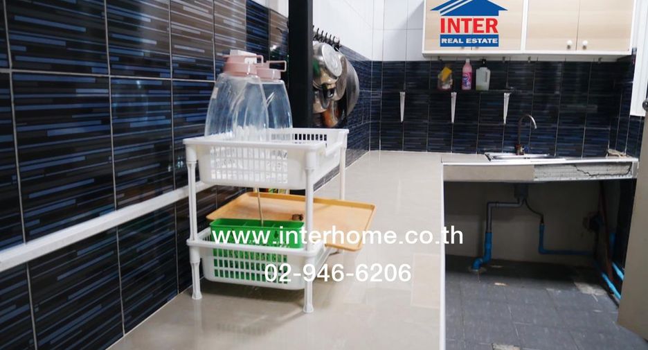 For sale 4 bedrooms townhouse in Prawet, Bangkok