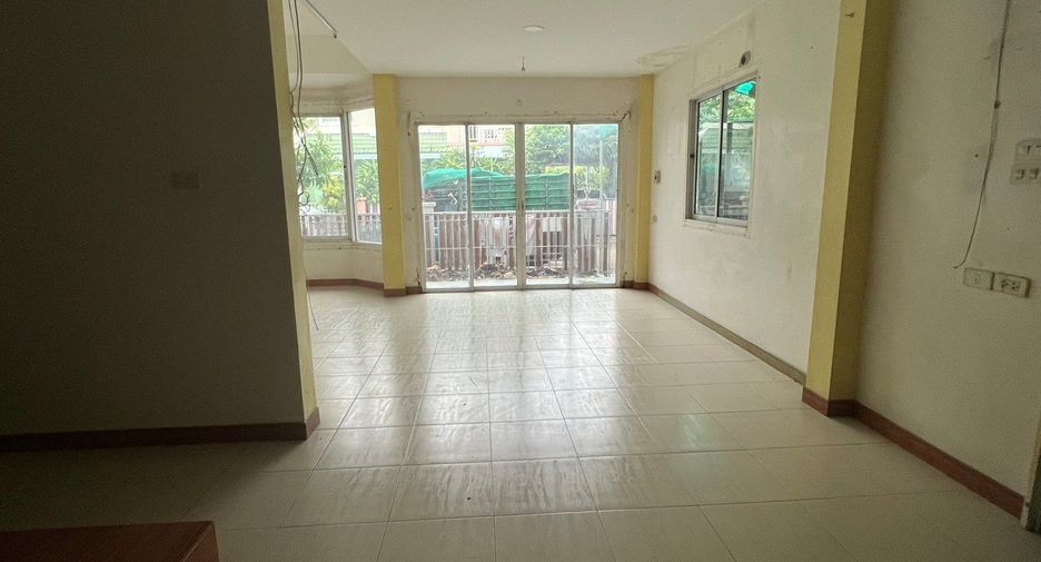 For sale 3 bedrooms house in Thanyaburi, Pathum Thani