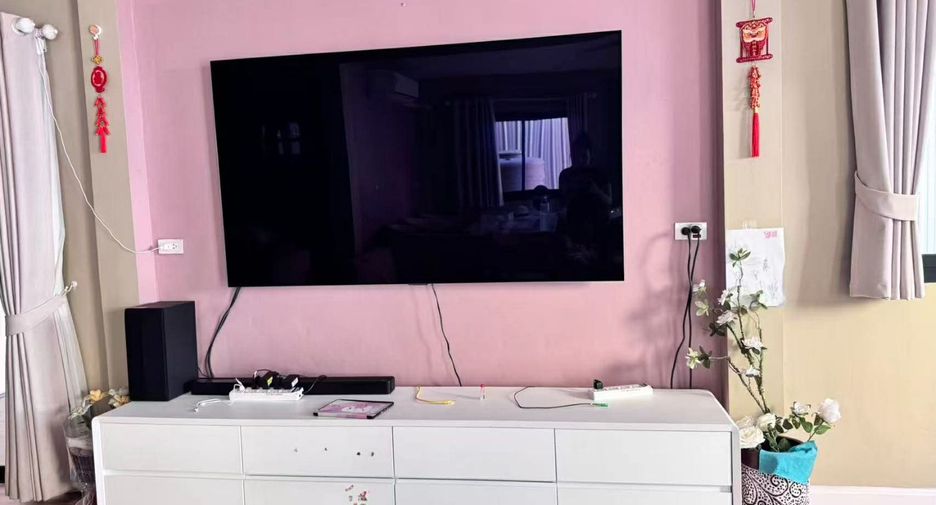 For rent 3 bedrooms house in Huai Khwang, Bangkok