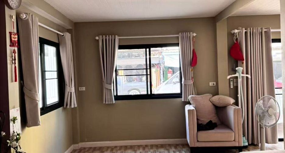 For rent 3 bedrooms house in Huai Khwang, Bangkok