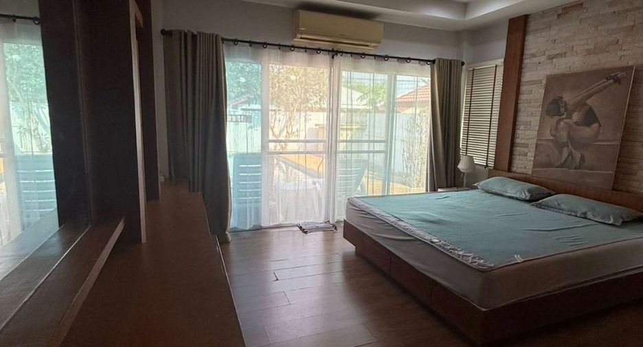 For rent 4 bedrooms villa in Bang Lamung, Chonburi