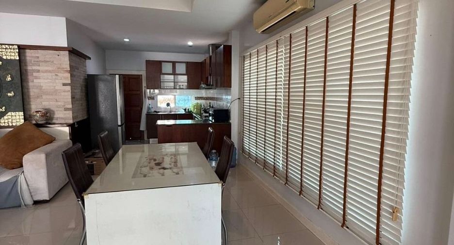 For rent 4 bedrooms villa in Bang Lamung, Chonburi