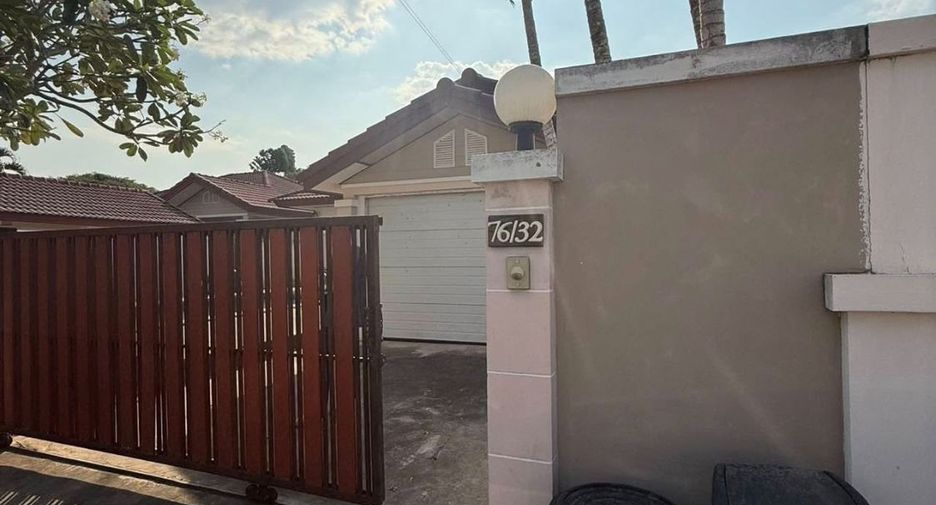 For rent 4 bedrooms villa in Bang Lamung, Chonburi