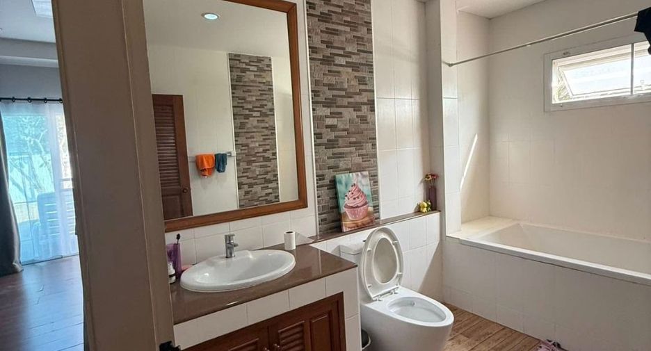 For rent 4 bedrooms villa in Bang Lamung, Chonburi