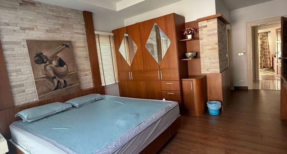 For rent 4 bedrooms villa in Bang Lamung, Chonburi