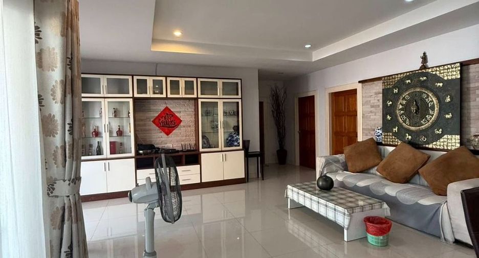 For rent 4 bedrooms villa in Bang Lamung, Chonburi