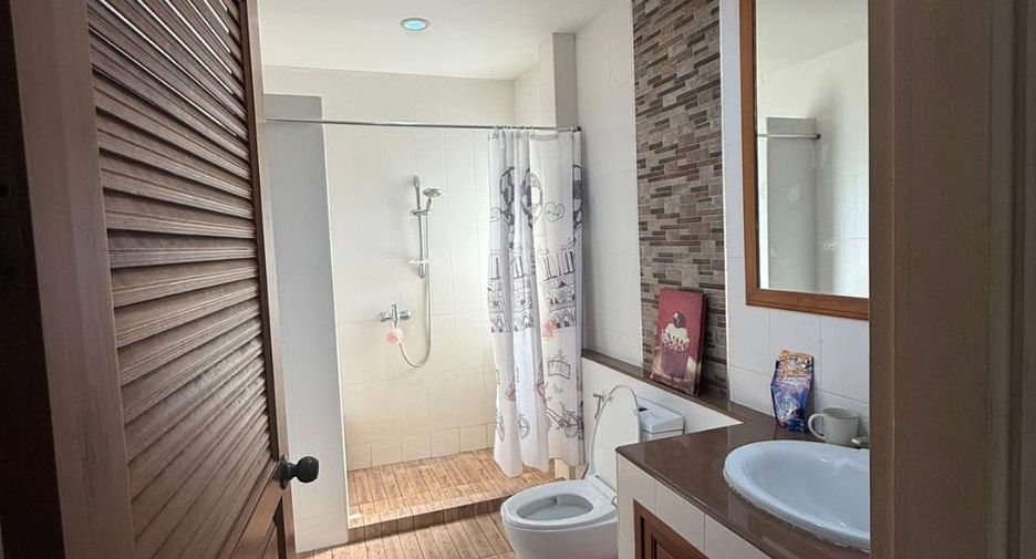 For rent 4 bedrooms villa in Bang Lamung, Chonburi