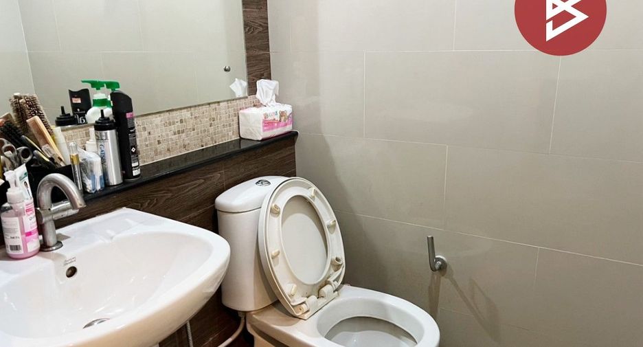 Продажа 3 спальни таунхаус в Чом Тхонг, Бангкок