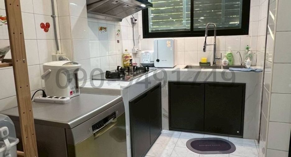 For rent 3 bedrooms townhouse in Chatuchak, Bangkok