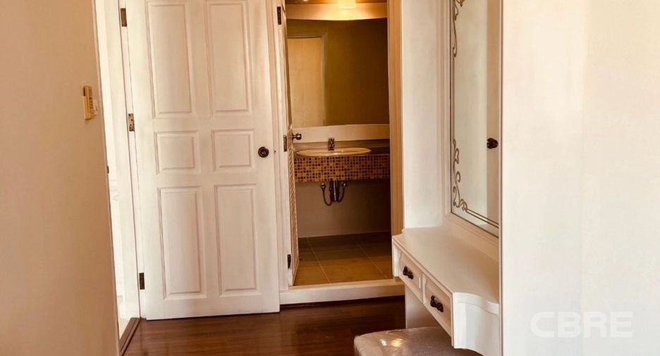 For sale 4 bedrooms condo in Khlong Toei, Bangkok