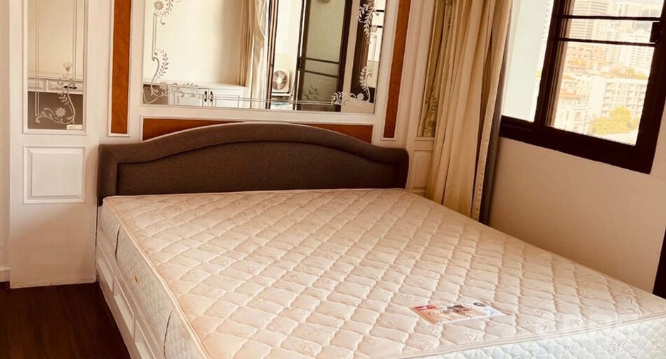 For sale 4 bedrooms condo in Khlong Toei, Bangkok