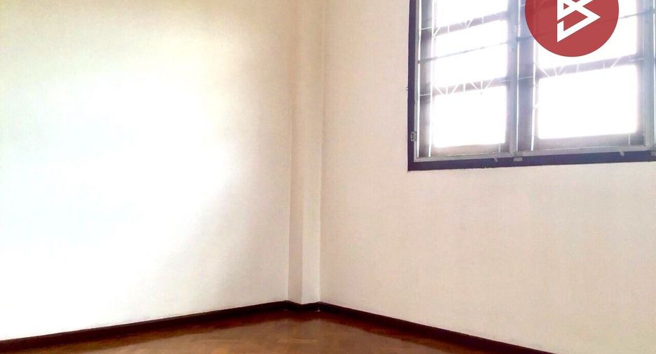 For sale 3 bedrooms house in Mueang Uttaradit, Uttaradit