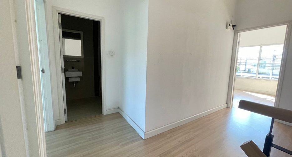 For sale 3 bedrooms house in Khlong Sam Wa, Bangkok