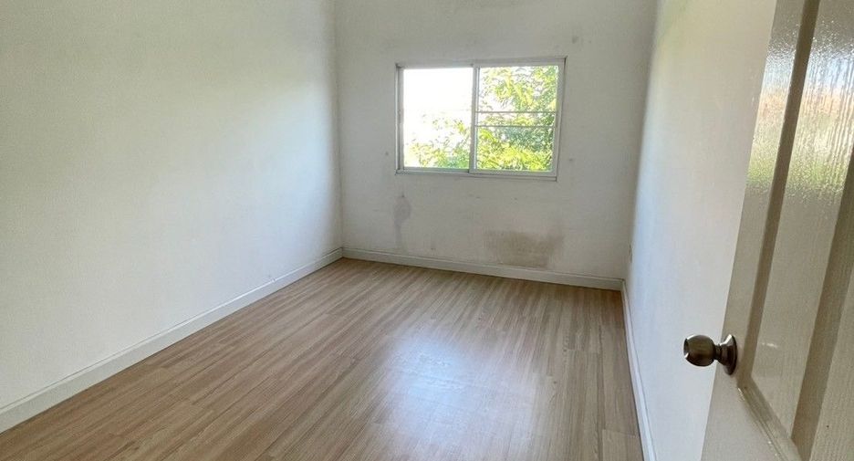 For sale 3 bedrooms house in Khlong Sam Wa, Bangkok