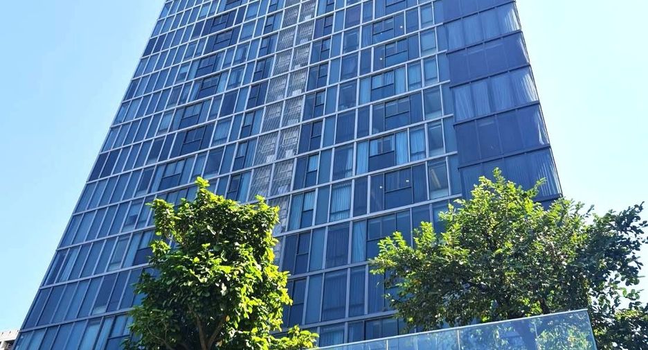 For sale 1 bed condo in Khlong Toei, Bangkok