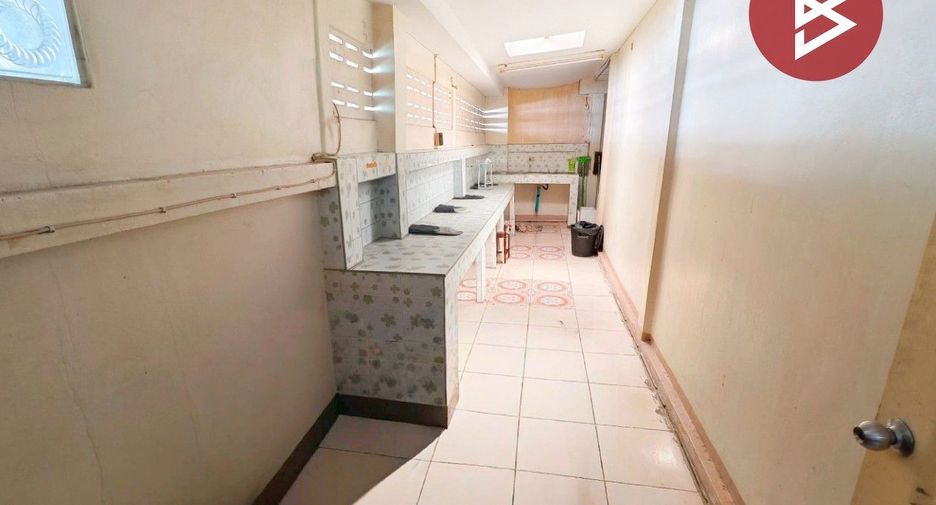 For sale 2 bedrooms townhouse in Krathum Baen, Samut Sakhon