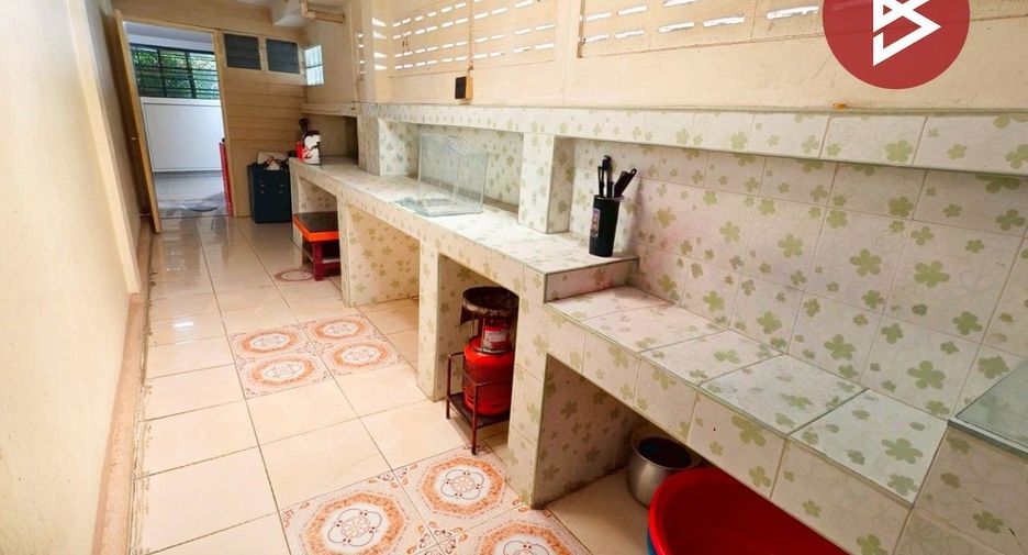 For sale 2 bedrooms townhouse in Krathum Baen, Samut Sakhon