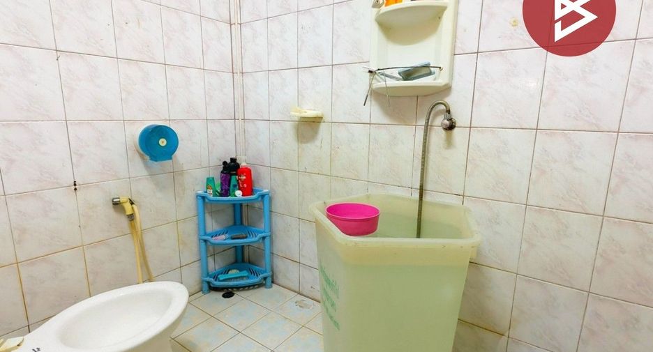 For sale 2 bedrooms townhouse in Krathum Baen, Samut Sakhon