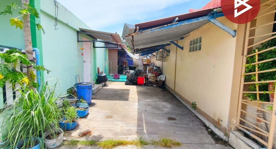 For sale 2 bedrooms townhouse in Krathum Baen, Samut Sakhon