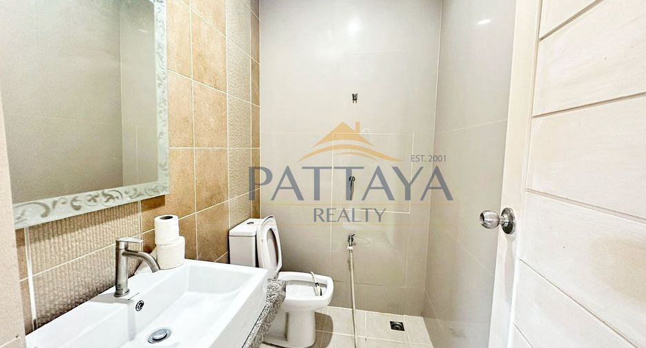 For sale 2 bedrooms townhouse in Bang Lamung, Chonburi