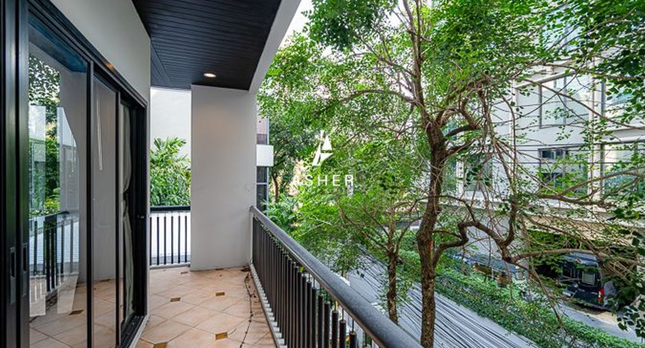 For rent 3 bedrooms condo in Pathum Wan, Bangkok