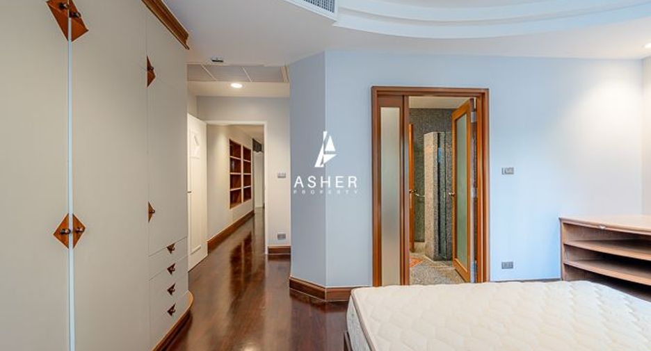 For rent 3 bedrooms condo in Pathum Wan, Bangkok