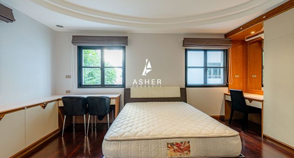 For rent 3 bedrooms condo in Pathum Wan, Bangkok