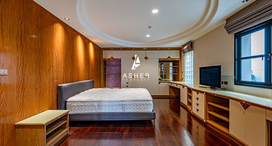 For rent 3 bedrooms condo in Pathum Wan, Bangkok