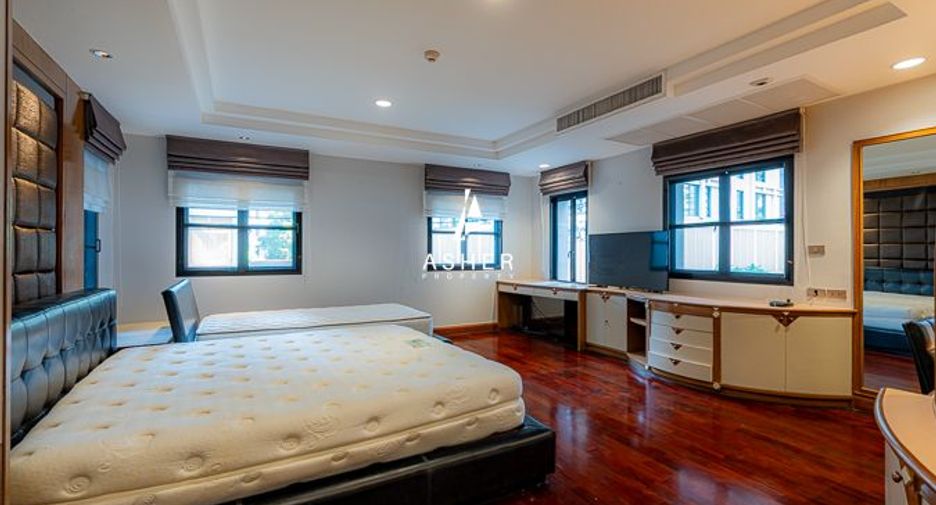For rent 3 bedrooms condo in Pathum Wan, Bangkok