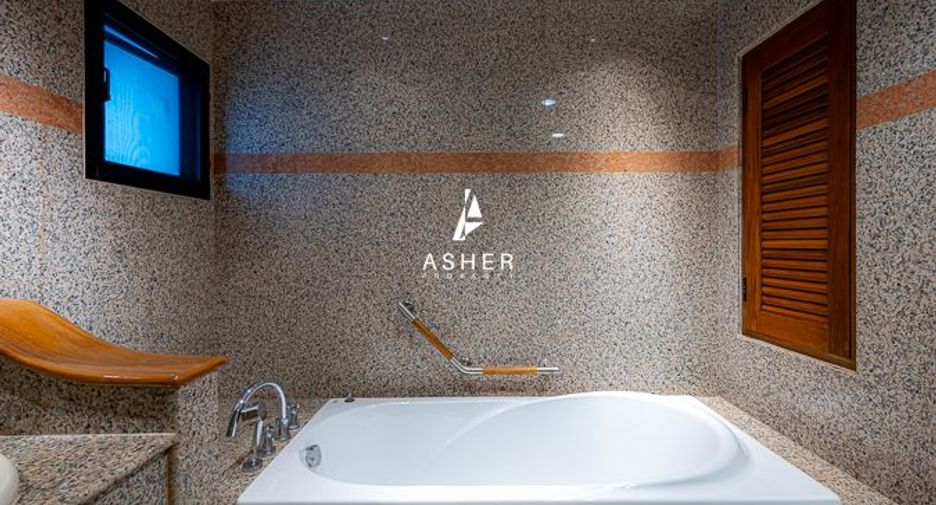 For rent 3 bedrooms condo in Pathum Wan, Bangkok