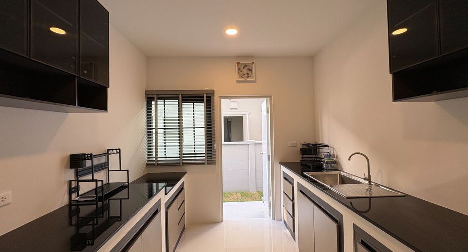 For rent 4 bedrooms house in Bang Phli, Samut Prakan