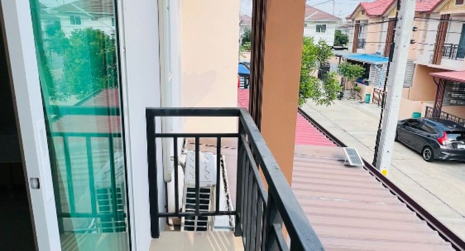 Reihenhaus zum Kauf mit 3 Zimmer in Thung Khru, Bangkok