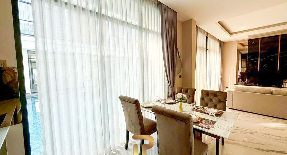 Casa adosada en venta de 3 habitaciones en Bang Lamung, Chonburi