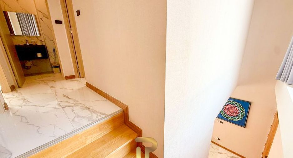 Casa adosada en venta de 3 habitaciones en Bang Lamung, Chonburi