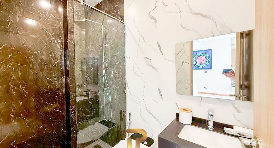 Casa adosada en venta de 3 habitaciones en Bang Lamung, Chonburi