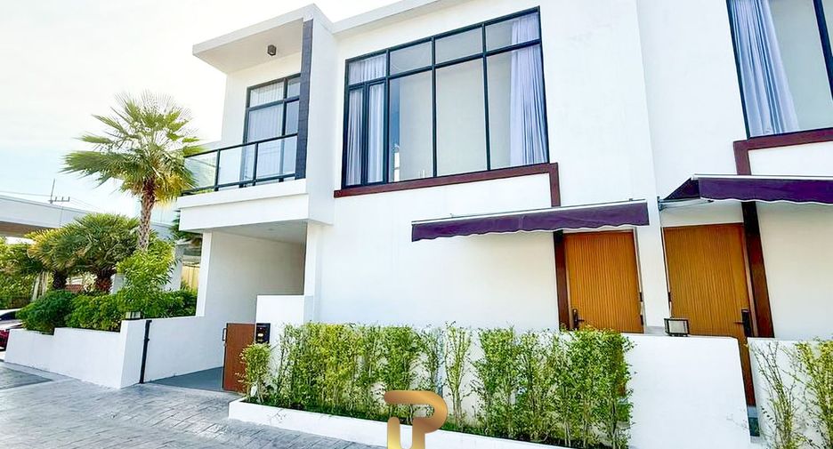 Casa adosada en venta de 3 habitaciones en Bang Lamung, Chonburi