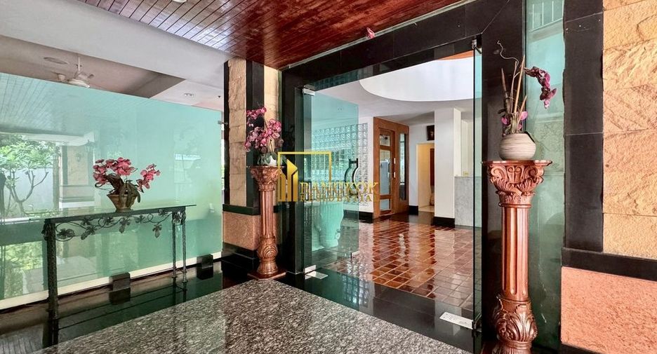 For rent 2 bedrooms apartment in Sathon, Bangkok