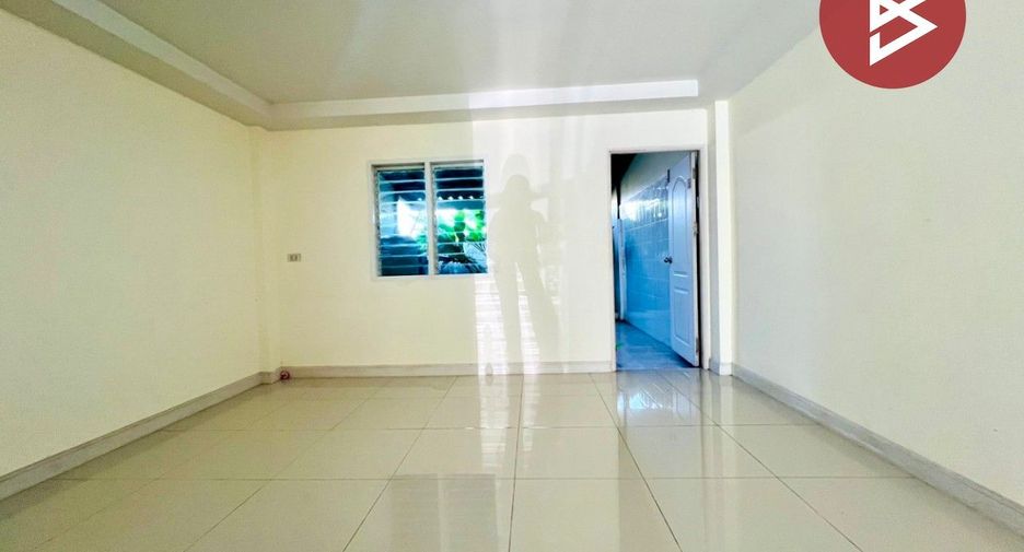 Casa adosada en venta de 4 habitaciones en Thung Khru, Bangkok