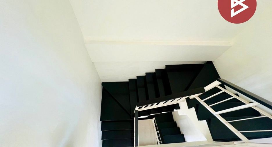 Casa adosada en venta de 4 habitaciones en Thung Khru, Bangkok