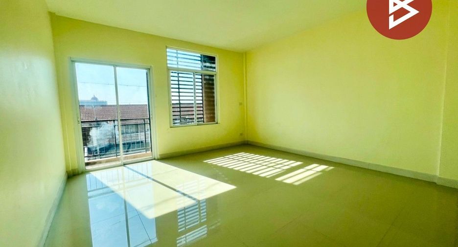 Casa adosada en venta de 4 habitaciones en Thung Khru, Bangkok