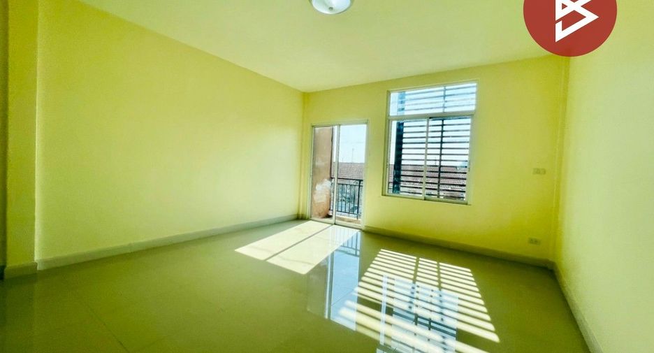 Casa adosada en venta de 4 habitaciones en Thung Khru, Bangkok