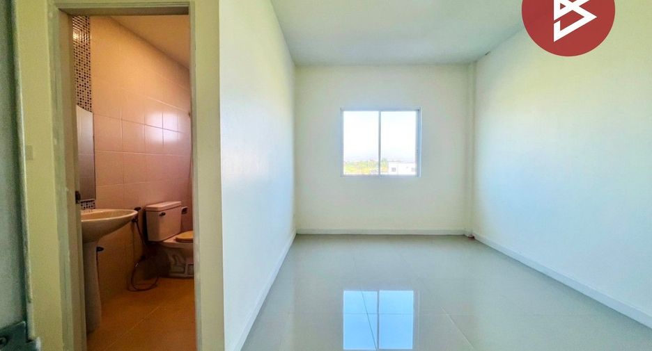 Casa adosada en venta de 4 habitaciones en Thung Khru, Bangkok