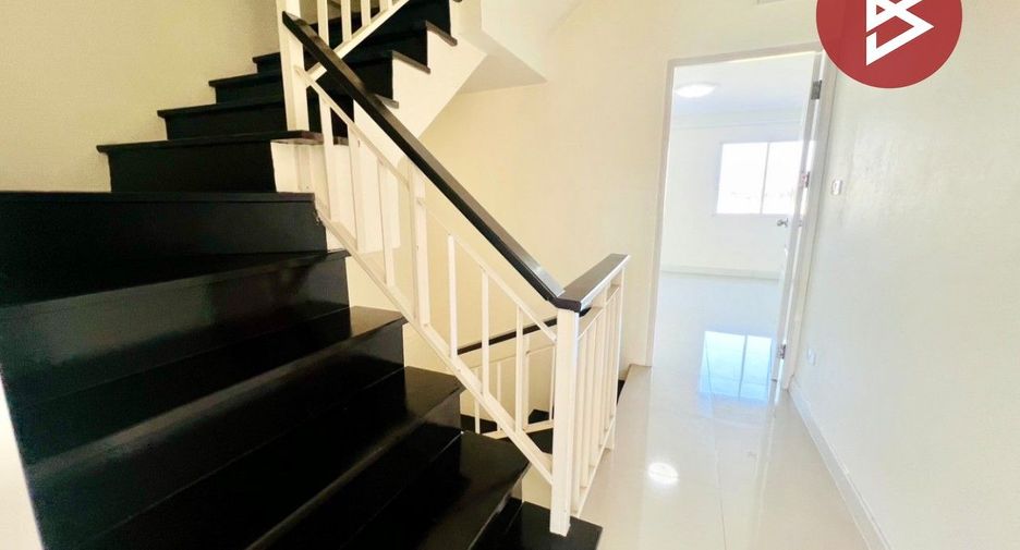 Casa adosada en venta de 4 habitaciones en Thung Khru, Bangkok