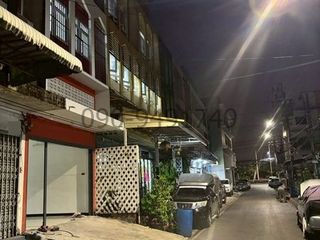 Casa adosada en alquiler de 3 habitaciones en Khan Na Yao, Bangkok