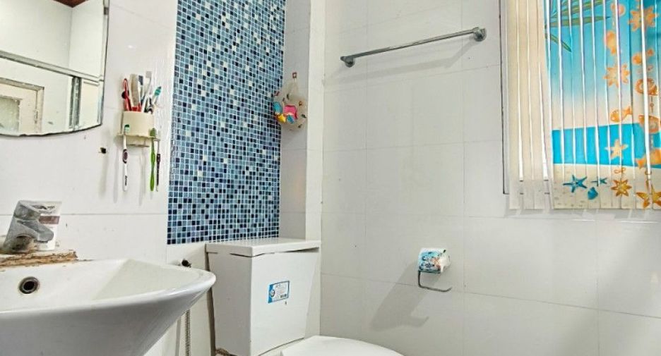 For sale 4 bedrooms house in Mueang Chanthaburi, Chanthaburi