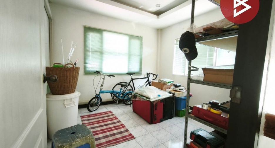 Haus zum Kauf mit 5 Zimmer in Khlong Sam Wa, Bangkok