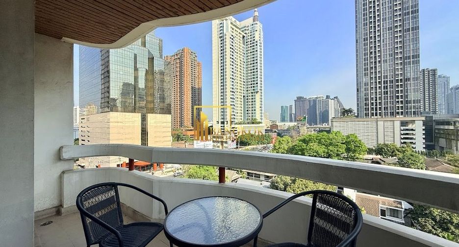 For rent 2 bedrooms apartment in Watthana, Bangkok