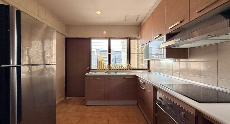 For rent 2 bedrooms apartment in Watthana, Bangkok