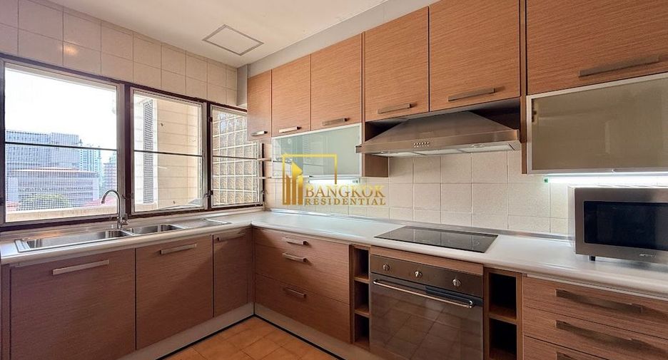For rent 2 bedrooms apartment in Watthana, Bangkok